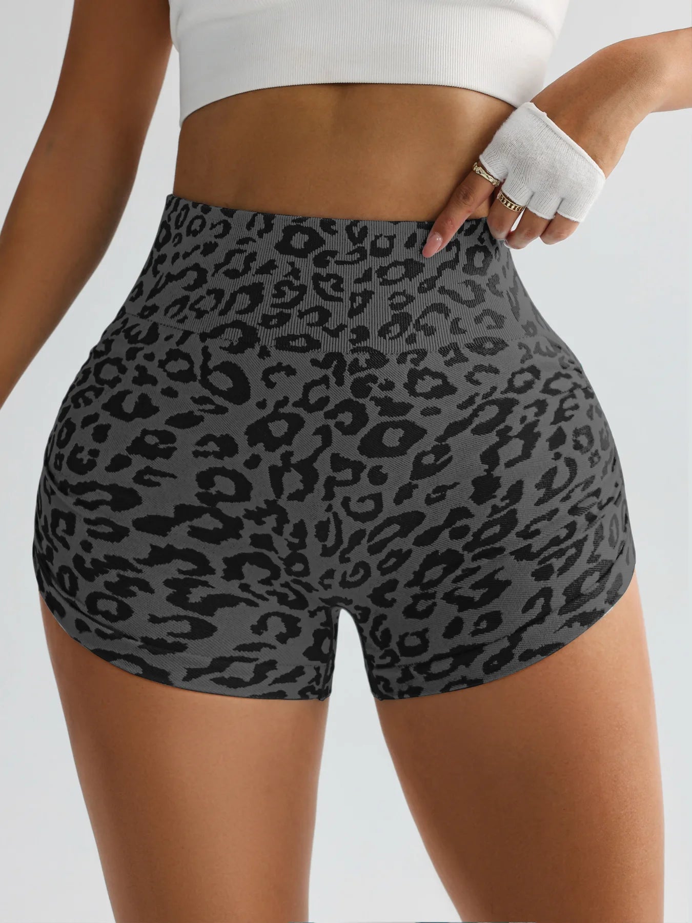 Leo Shorts High Waisted